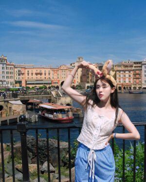 Ally Chiu Instagram - 🐟
實現迪士尼夢之海洋篇

做攻略時 只想著如何都能玩到
所以對於設施內容一概不知

每當我走進不同主題設施時
我的口頭禪已經變成
哇 這好厲害 
哇 這怎麼做的😂

這趟非常沈浸式迪士尼體驗
真的好喜歡 好滿足
Disneyland請等我☺️💕

你們喜歡哪個設施？ 個人很愛自由落體（突然忘記名字哈