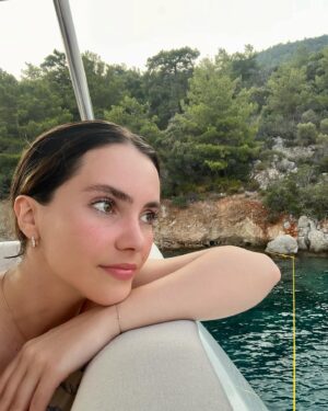 Almila Ada Instagram - Bugün. 
❤️🦦🪼🦀⚓️🪸