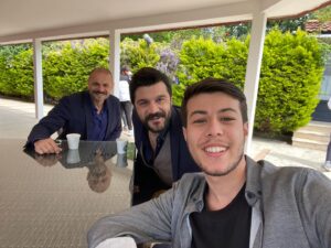 Alp Akar Instagram - Çok güzel bir sezon geçirdim.Tuncay Leto ile deneyimler kazandım. Tuncay ile olan yolculuğumun sonuna geldim. Bana emeği geçen herkese teşekkür ederim. Yapımcım @fatihaksoyresmi teşekkür ederim, @hudutsuzsevdadizi  @nowtvturkiye @medyapimresmi @merveegirgin @direnc @bahadirozdener @haydarsisman @sumelisuzan @a.muratoztrk @gamze.karasu  @actorsmanagement Teşekkür ederim ve son olarak bizi izleyen herkese sonsuz teşekkürler.