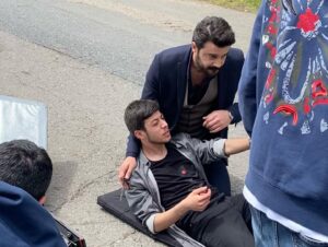 Alp Akar Instagram - Çok güzel bir sezon geçirdim.Tuncay Leto ile deneyimler kazandım. Tuncay ile olan yolculuğumun sonuna geldim. Bana emeği geçen herkese teşekkür ederim. Yapımcım @fatihaksoyresmi teşekkür ederim, @hudutsuzsevdadizi  @nowtvturkiye @medyapimresmi @merveegirgin @direnc @bahadirozdener @haydarsisman @sumelisuzan @a.muratoztrk @gamze.karasu  @actorsmanagement Teşekkür ederim ve son olarak bizi izleyen herkese sonsuz teşekkürler.