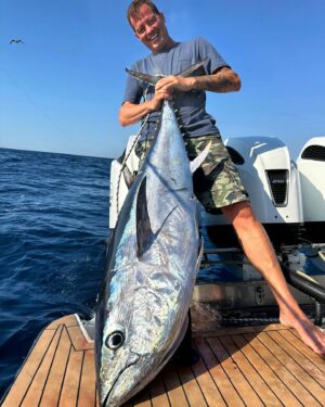 Alp Kırşan Instagram - Seferihisarda instagram kapalı iken yakaldığım balığı şimdi paylaşabildim #orkinos #bluefintuna