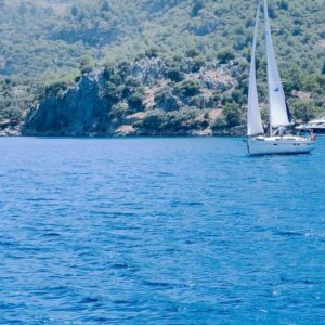 Alper Atak Instagram - Herkese, başta sağlık ile mutlu, neşeli ve sevinç dolu nice bayramlar dilerim…⛵️💫🙏🏻 #sailing #sailinglife #sailingphoto @nautica.tr