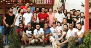 Alper Saylık Instagram - Doğum günü bahane... Kutlayan kutlamayan herkese, İyi ki varsınız...😊🍀