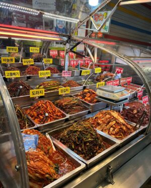 Alvin Zhou Instagram - Markets in Korea are 😮‍💨