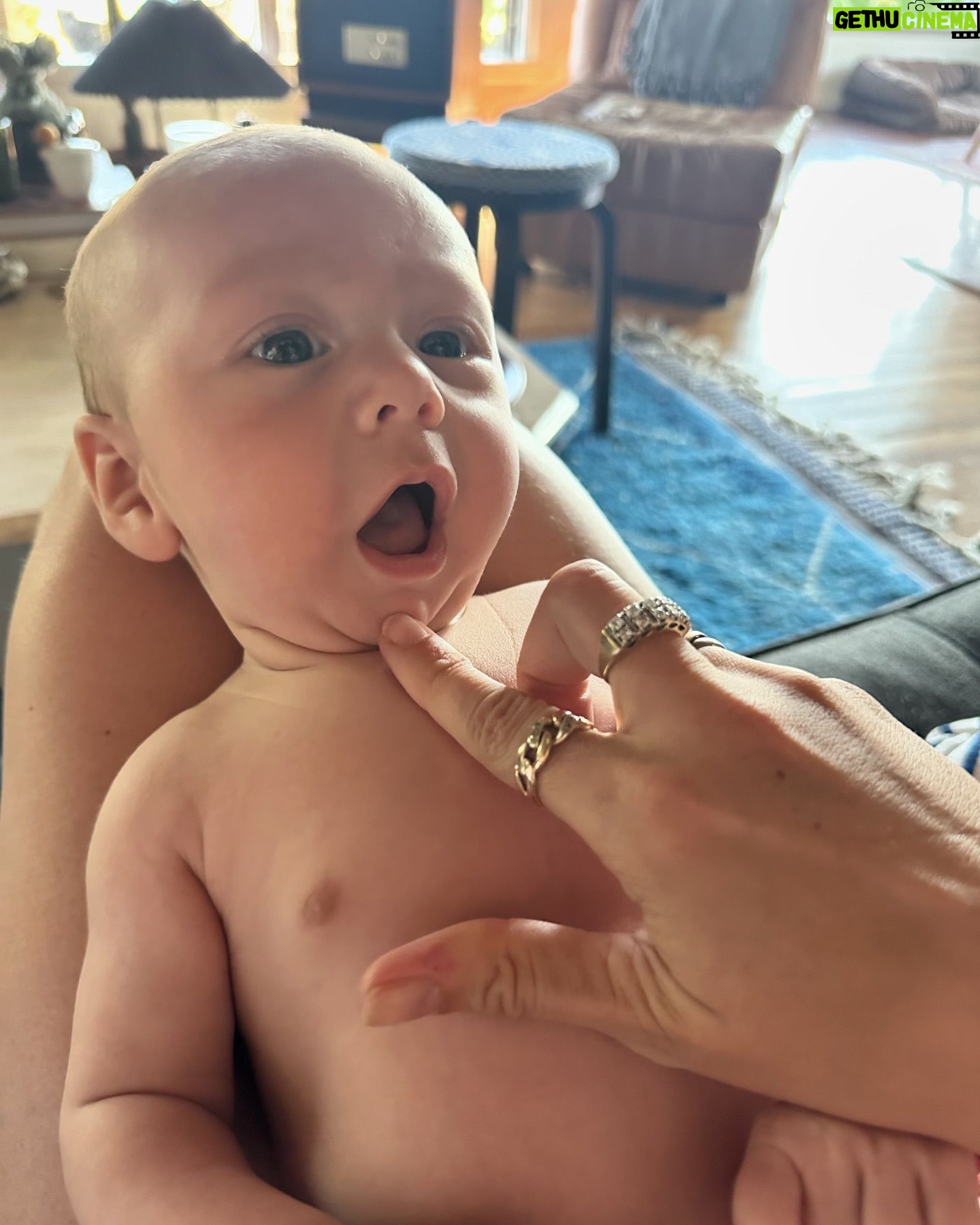 Aly Michalka - 22.9K Likes - To borrow a line from the new record…..
you’re my favorite face when I’m sad