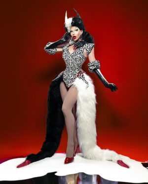 Alyssa Hunter Instagram - Who Needs a Boyfriend when you
have Puppies? 🐾 🩸🥛🧨♟️

CRUELLA DEVIL 🚬
“I'm Cruella. Born brilliant, Born Bad, and a Littlebit Mad.” 

📸: @joshanton / @nosveran.studio 
🪡: @jc.dejesuspr 
💄: @thealyssahunter 
💇🏼‍♀️: @draglabwigs 
🧤: @javierarnaldodesign 
Body🎨: @nelsonolivero_ 

#cruelladevil #halloween #disneyvillain #character #DragRace #Evil #rupausldragrace #puppies #dalmatian #cruellamakeup #latehalloweenpost #woofwoof