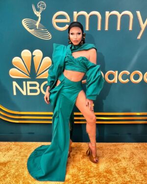 Alyssa Hunter Instagram - 74th Emmy’s Awards 2022.✨🎬🏆 

Wow what a magical and beautiful night I experienced last night, I never imagined stepping on, much less being nominated for the Emmy’s with my cast. Thank you once again @rupaulsdragrace for changing my life. To the @televisionacad Thanks for the nomination and for a wonderful night. 

🪡: @wmurphyofficial 
✨: @fabiandelafuentes 
👠: @defe83 
💇🏼‍♀️: @dougoconnell13 
💅🏼: @nailsdreams_20 

#emmyawards #DragRace #rupaulsdragrace #emmys2022 #AlyssaHunter #RedCarpet #Glam #emmynominee #couturefashion