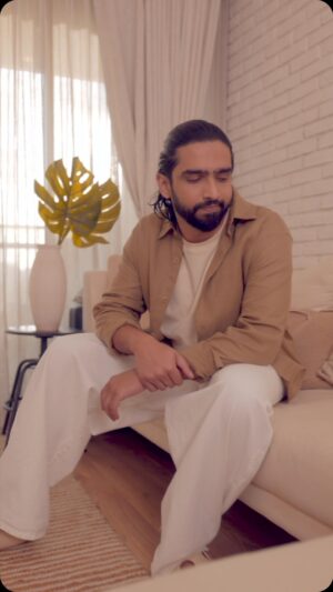 Amaal Mallik Instagram - Legrand’s Lyncus switches are so impressive that even I couldn’t resist dedicating a song to it. Upgrade your home with ‘Kamaal Ka Switch’ today. 

#Lyncus #UpgradetoNew #Kamaalkaswitch #Legrand #collab
