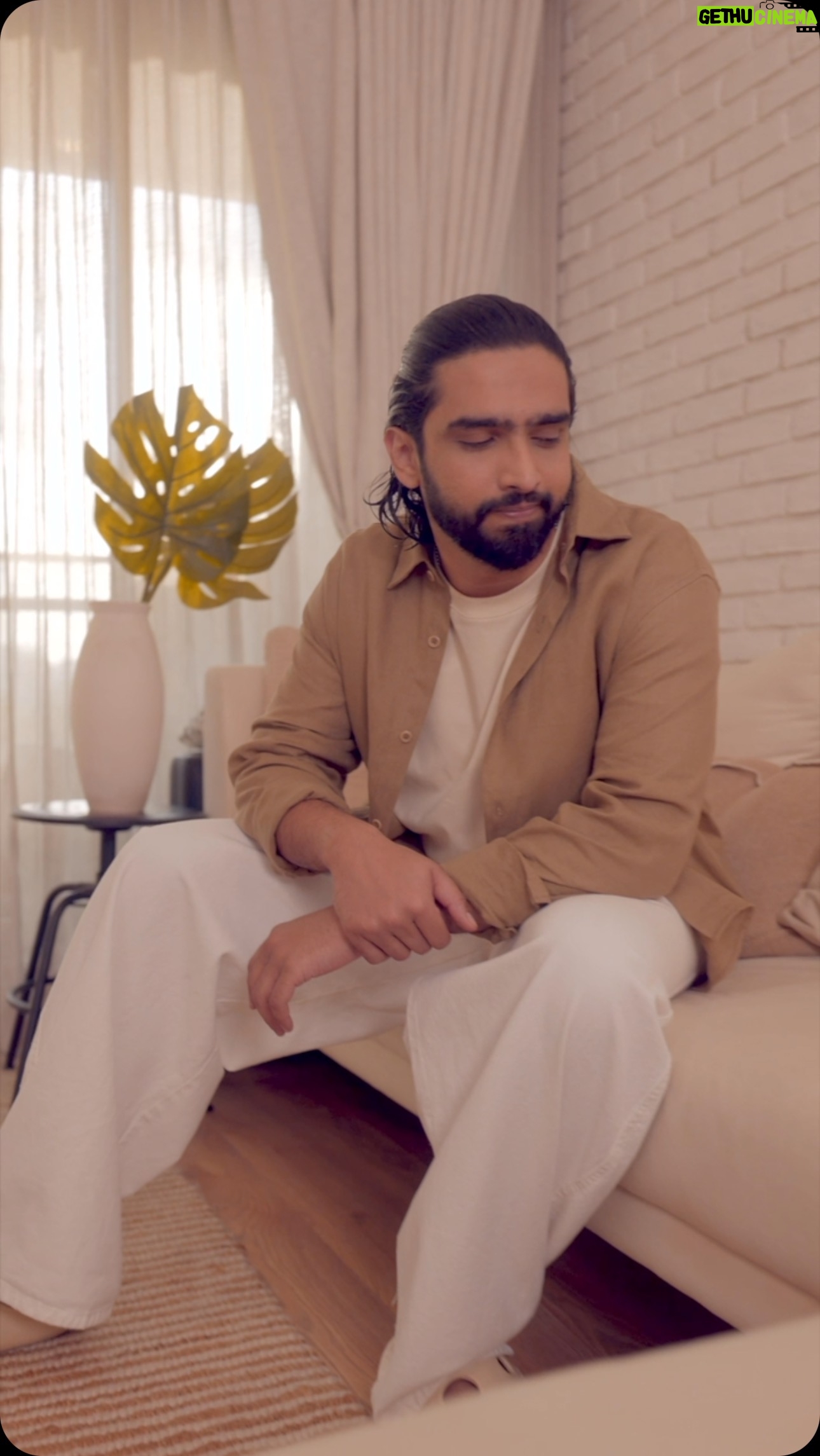 Amaal Mallik - 162.7K Likes - Legrand’s Lyncus switches are so impressive that even I couldn’t resist dedicating a song to it. Upgrade your home with ‘Kamaal Ka Switch’ today.
#Lyncus #UpgradetoNew #Kamaalkaswitch #Legrand #collab