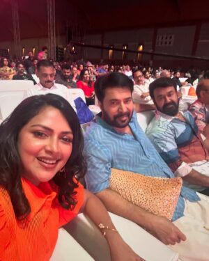 Amala Paul Instagram - Two legends in one frame 🤩—couldn’t resist capturing the moment with a selfie! ✨💖

#fangirl 

#mazhavilmanoramaentertainmentawards2024