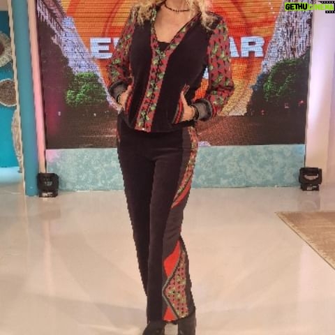 Amalia González - 1.1K Likes - Hermosura es este lookete de @dovlebedisenoargentino
En @empezareldiaoki lo damos tooodo!!! 💪🏼