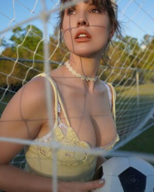 Amanda Cerny Instagram - Who’s your favorite player?! ⚽️🏆