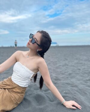 Amanda Chou Instagram - /
來點夏日海灘度假穿搭照🏖️