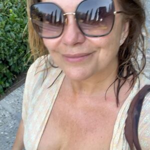 Amanda Lamb Instagram - Bloody hell I wish we could have summer holidays forever… first day included manky rescue cats, me trying to steal an 8ft inflatable flamingo and getting busted by a very angry Russian…. All in all it’s an amazing start… girls are happy… I am happy…