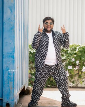 Amardeep Chowdary Instagram - Shooting lo ala saradaga ma Amarudu & Gouthamudu tho from our Kiraack Boys Khiladi Girls Location 

My Costume: @stylehub_topnotch
#tastyteja #gauthamkrishna #amardeep #BiggBoss7Telugu