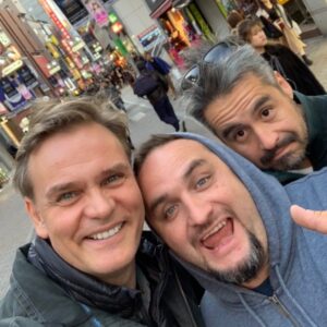 Amaro Gómez-Pablos Instagram - Por la otra mejilla del mundo... ahí anduvimos, conociendo la otra cara del planeta... en un viaje épico por lo exótico y memorable, con un gran equipo trabajando en la serie #AlLimiteDeLaFiccion ¿La idea? Anticipar algo de lo que se nos viene... gracias Eduardo Ravanal y @colombafilms , junto a @felipecarta @panchojimenez y nuestro gran y noble guía, Ricardo Peralta @ricardomirkra !!!! 👏👍👏