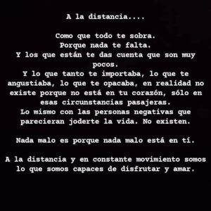 Amaya Forch Instagram - En constante movimiento llevo lo que queda en mi corazón.
Voy con mis amores, risas y sueños. 
Sólo cargo aquello que estoy dispuesta a desechar en el camino.
Voy, siempre voy. 
Vamos ?