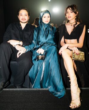 Amelia Henderson Instagram - desi girl at @aliabastamamkl 🖤
#AliaOdyssey #AliaBastamam 
hair by @bibianleong 
shot by @sunlee_khan.jpg