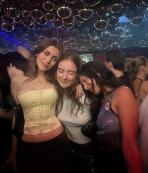 Amelie Zilber Instagram - I moved to New York!!!! Here is life so far 😊😊🪻⭐️🏹