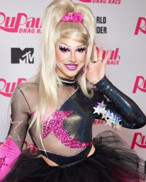 Amethyst Instagram - can you turn me up a bit? 🩷⭐️🖤🪩 here’s PART ONE of my red carpet look for the Season 15 Finale! Tune in this Friday to see what’s under the skirt 😘🤭

look by @mondoguerra 🤍
inspiration from @cozzeppe 
hair by @wigsbyboba 
stoning by @its.nxthing 
photos by @welovequeens