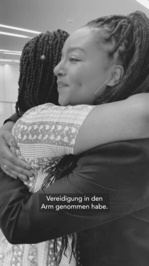 Aminata Touré Instagram - Heute auf den Tag bin ich zwei Jahre im Amt als Sozialministerin. Zwei Jahre in der schwarz-grünen Koalition. Dafür haben wir ein kleines Q&A gedreht. Die lange Version gibts drüben bei Tik Tok. Ihr findet mich dort mit dem Handle aminajmina! 

Euch ein schönes Wochenende 🤍