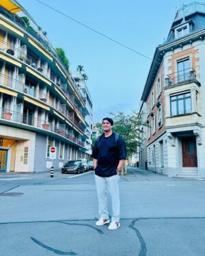 Amit Mishra Instagram - Sun, snow, and serenity. Celebrating new melodies with the Swiss Alps as my inspiration. This place is pure bliss. 🎶🇨🇭

#SwitzerlandAdventures #SwissVibes #MusicAndMountains #SingerAmitMishra #AmitMishra #traveldiaries24 #lifeofamusician #swiss #switzerland🇨🇭 #zug #AmitMishra 🇮🇳
