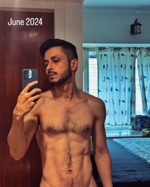 Amol Parashar Instagram - किरदार नये, शरीर नये, चेतना नयी, 
मंत्र वही - “लगे रहो”