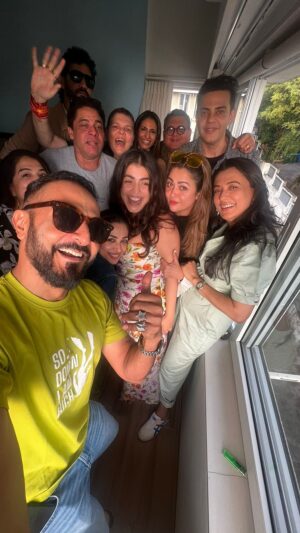 Amrita Arora Instagram - MTV was a special time in all our lives. It’s where we found our voices, vices & vibe .. We were all different and yet spoke to an entire generation together. We loved what we did, took pride in our shows..and each others. We partied hard, worked harder. From chilling with students to chatting with international rockstars.. from playing classics to film music.. from path breaking shows on style, fashion to crazy spoofs.. from beaming live at the VMAs to hosting the worlds longest dance party.. we did it all. It was a time when our producers backed their talent, where we stood by our beliefs and championed each other, where creativity was paramount.  Almost 25 years later, we are still bound by our experiences and respect for each others achievements .. the unbelievable stories & spunk of the people that led us at MTV. 
Thank you @natsy3006 for your OG badassery when it was needed, for spotting trends way ahead of the time and giving us all wings. Thank you @sunillulla and @alexkuruvilla for being amazing and @itsmspreetatoyou for restarting the fire. 
📽️ @seherubedi , you crazy genius. 

#MTVVJ #MTV #reunion #the90s 
@mariagorettiz @malaikaaroraofficial @shenaztreasury @amuaroraofficial @nikhilchinapa @cyrus_sahukar @cyrus_broacha @gauravkaps 
Guest appearance : @kunalvijayakar @tinagbedi @ashmitpatel