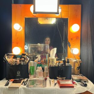 Amy Corbett Instagram - Behind the glam… 💄 💅🏼 ✨ 🎥 That’s right, I come in every day, fresh-faced and then a FABULOUS team spend hours getting me ready for camera with hair, makeup and wardrobe to die for 🙌🙌🙌 Not only do they make me look great, they also bring the sunshine and get me ready for even the toughest days! (And make sure I stay looking that way!!!) I couldn’t be more thankful for each and every one of them that have worked with me over the seasons ♥️ ♥️♥️ #glamsquad
But no matter how much time we have, we are always running so things look a little messy 😂😂😂
.
.
.
#behindthescenes #bts #legomasters #legomastersfox #legomastersusa #mystyle #glam #ilovemyglamsquad #cameraready #feelingfine #feelingfabulous #dreamteam #thankful