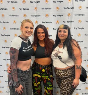 Amy Dumas Instagram - From the desert, to the coast and on to Corpus Christi. I love being out on the road connecting with all of you, seeing old friends and of course getting in a little time to explore. See ya soon @cctxcomiccon in Corpus Christi- what should I make time to see in the area… besides you?