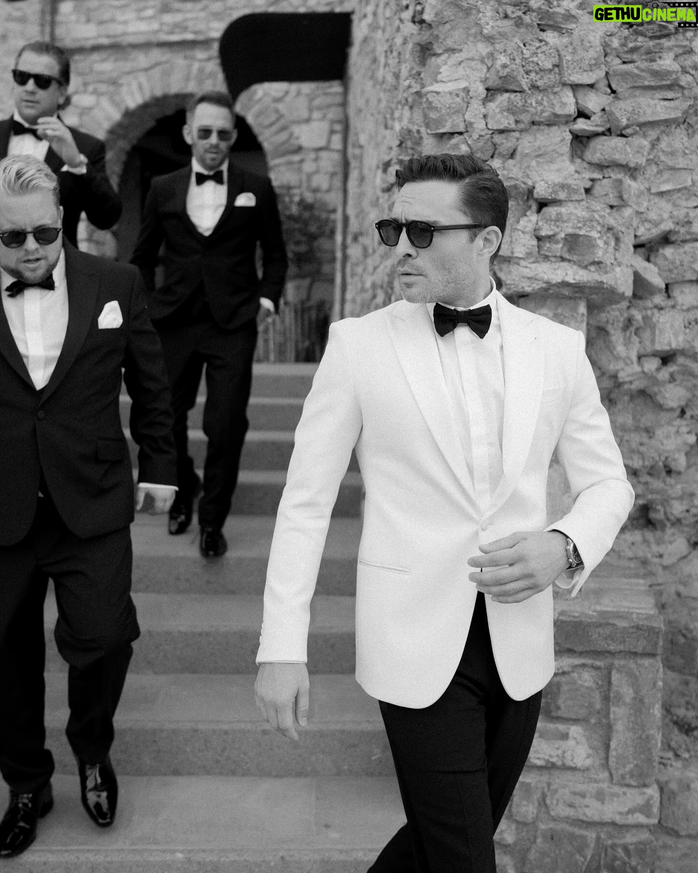 Amy Jackson - 1.9 Million Likes - With the sun setting behind us, surrounded by our dearest friends and family, we exchanged our vows in a moment we’ll cherish forever.
Our dream was to infuse the beauty of our English garden into our special day, and @theblondeflower_ made that vision come alive. The secret garden ceremony you crafted was nothing short of enchanting - it was pure magic.
📷 @corbingurkin