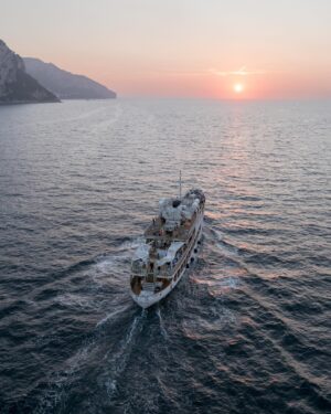 Amy Jackson Instagram - Sailing into forever with you…

The first evening of our wedding celebration was a dream - Neapolitan street food and sushi by the epic Michelin Star chef Salavtore Lazzetta @rearrestaurant , never ending Spicy Margaritas, and dancing under the stars with our favourite people in the world.

📷 @corbingurkin