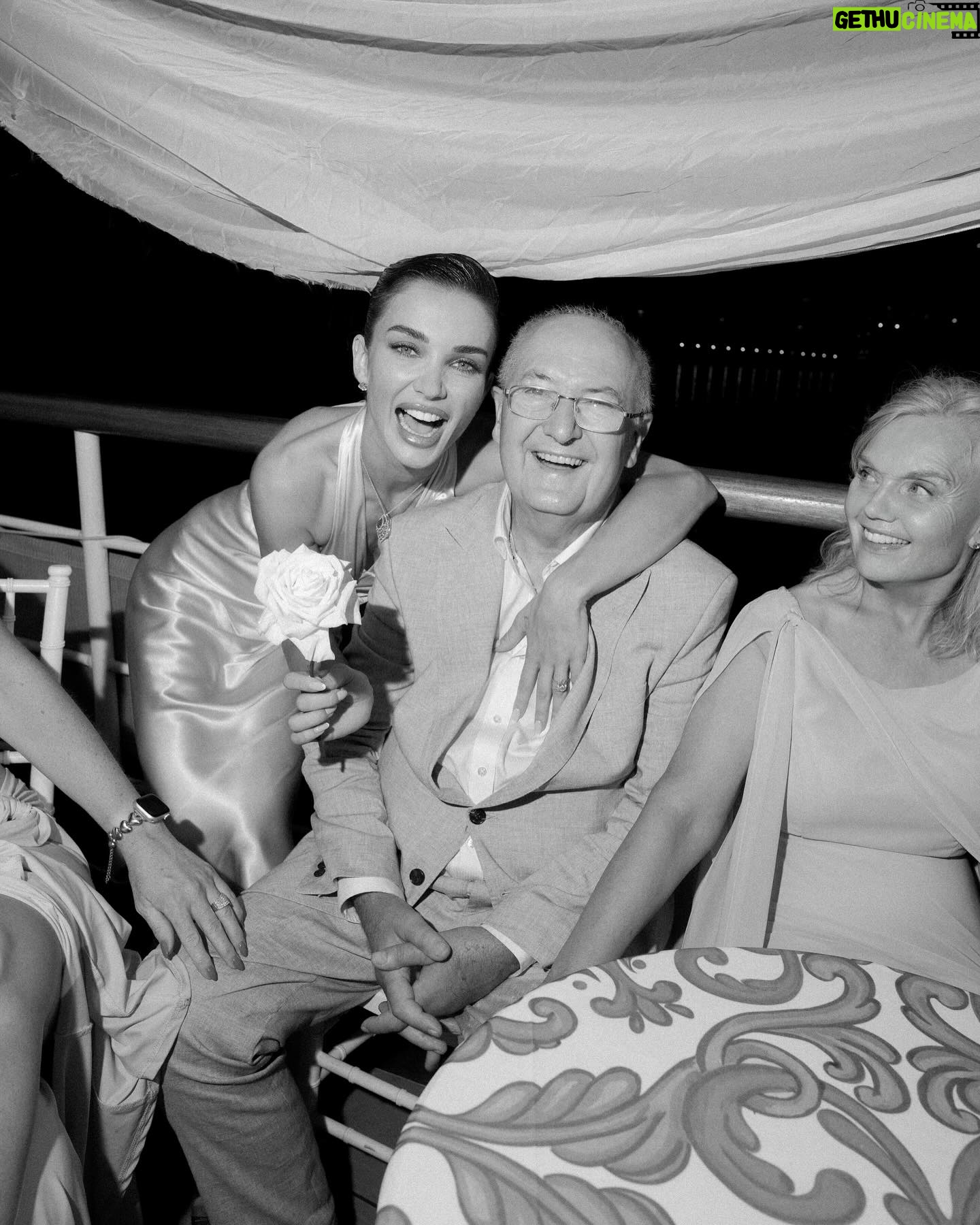 Amy Jackson - 1.4 Million Likes - Sailing into forever with you…
The first evening of our wedding celebration was a dream - Neapolitan street food and sushi by the epic Michelin Star chef Salavtore Lazzetta @rearrestaurant , never ending Spicy Margaritas, and dancing under the stars with our favourite people in the world.
📷 @corbingurkin