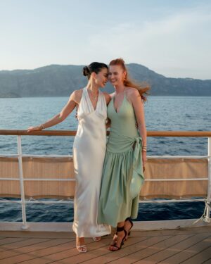 Amy Jackson Instagram - Sailing into forever with you…

The first evening of our wedding celebration was a dream - Neapolitan street food and sushi by the epic Michelin Star chef Salavtore Lazzetta @rearrestaurant , never ending Spicy Margaritas, and dancing under the stars with our favourite people in the world.

📷 @corbingurkin