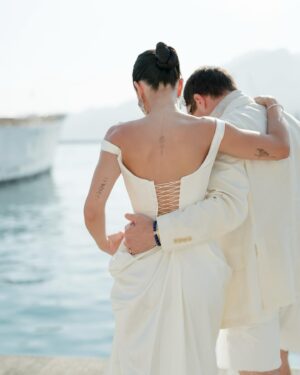 Amy Jackson Instagram - Sailing into forever with you…

The first evening of our wedding celebration was a dream - Neapolitan street food and sushi by the epic Michelin Star chef Salavtore Lazzetta @rearrestaurant , never ending Spicy Margaritas, and dancing under the stars with our favourite people in the world.

📷 @corbingurkin