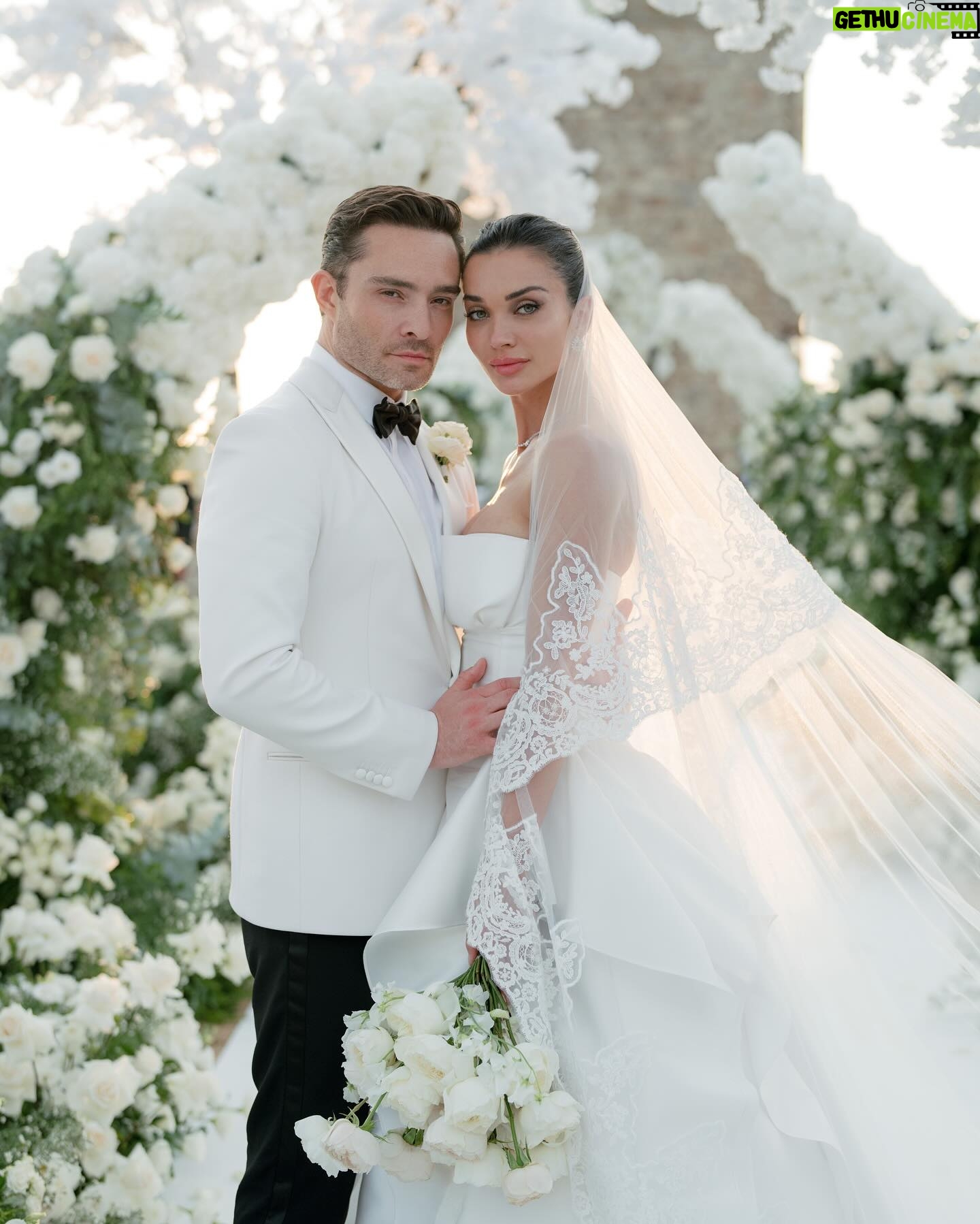 Amy Jackson - 3.5 Million Likes - The journey has just begun 💍
📷 @corbingurkin