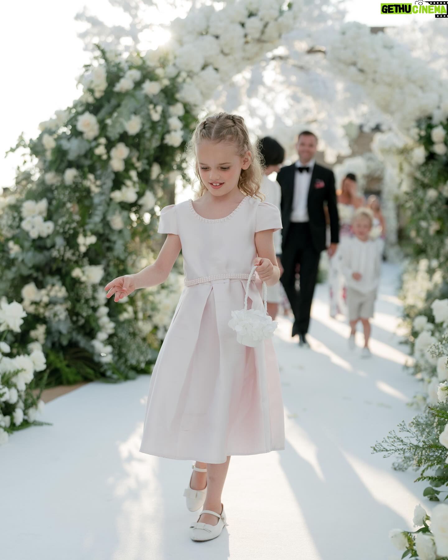 Amy Jackson - 1.9 Million Likes - With the sun setting behind us, surrounded by our dearest friends and family, we exchanged our vows in a moment we’ll cherish forever.
Our dream was to infuse the beauty of our English garden into our special day, and @theblondeflower_ made that vision come alive. The secret garden ceremony you crafted was nothing short of enchanting - it was pure magic.
📷 @corbingurkin