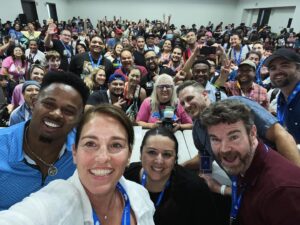 Amy Jo Johnson Instagram - Thank you @boom_studios for hosting us at @comic_con We’re having the best time evah! 🦋#mmprthereturn