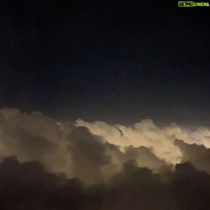 Amy Lo - 6.7K Likes - 我用沙子蓋一座城堡
為什麼浪一來就不見了
我用沙子畫一幅畫
為什麼風一吹就不見了