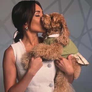 Ana Isabelle Instagram - Tenerte es un tesoro mi Sofi, mi hijita y mi peluchito viviente. Gracias por llegar como un angelito a llenarme de amor, ternura y alegría. Eres simplemente la mejor. TE AMO @sofiaisabellethe1st 🎉Te celebro goldi goldi de mami #nationaldogday #internationaldogday