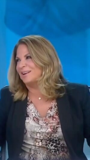 Ana María Polo Instagram - Mis amigos... ¿Pueden creer lo que hace
esta madre?

Si quieres ver el capítulo completo lo encuentras en mi canal de FB titulado como “huérfano inútil”

#CasoCerrado #drapolo #hedicho
#sobreprotectora #inutiles