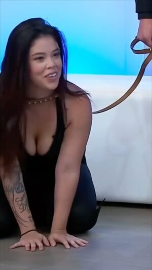 Ana María Polo Instagram - Hola mis amigos... En este caso, les presento a Papi Caramelo, quien ha tenido un comportamiento muy inaceptable con las mujeres.

Recuerda que el capítulo completo lo encuentras en mi canal oficial de FB titulado como “En cuatro piernas”

#CasoCerrado #drapolo #hedicho
#caramelo #psicologia