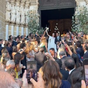 Ana Marques Instagram - Madalena 🩷 Kiko 
Wedding 💒 

Styling @tiagofilipebaptista_ 
@73ana 
@silviateles.arteeacessorios 

#anamarques
#portuguesecinquentona
#wedding 
#weddingseason
