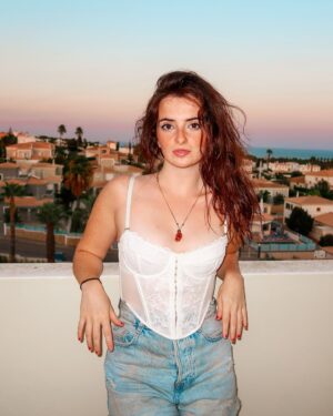Ana Marta Contente Instagram - A felicidade de ser feliz.🙃 
#sunset #summer #freckles