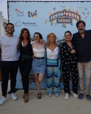 Ana Marta Contente Instagram - Terminei.
Estou há 17/18 anos a cirandar neste mundo da representação e nunca nenhum projeto me marcou tanto, nem mesmo aquele em que me apercebi de que era isto que queria fazer, mesmo que implicasse ter de ir pedir esmola ( como disse dramática e exageradamente à minha mãe, numa discussão tipica de adolescente filha-mãe ).
Como falar sobre este projeto sem clichês ? 
Como é que se agradece por nos terem escolhido para  fazer parte de um projeto que vai ficar na memória das pessoas ? De um projeto que ajudou tanta gente a sorrir quando tudo a volta parecia tão escuro ? 
Como é que se agradece a cada pessoa que lá esteve connosco a fazer tudo isto, nos dias maus, nos dias bons …
A cada pessoa que me levou um pedacinho do coração e que espero que o guardem para sempre …
A cada pessoa que deu o seu tudo e tornou este projeto mais que  icónico! 
O aprendi muito não chega, passei o início dos meus 20 anos com estas pessoas e passei por fases muito, muito escuras e assustadoras, mas também conheci paz e esperança pela primeira vez na minha vida.
Aos risos, ao amor, ao esforço, à dedicação.
Obrigada a todos por me darem o privilégio de vos conhecer, de trabalhar convosco, de fazer parte disto.
Posto isto, e por não fazer a mínima ideia de que dia comecei esta loucura de andar a fingir ser outras pessoas, vou começar a considerar que comecei neste dia 😂 mas já 17 anos atrás.

Uma vez que não foi possível identificar todos os meus colegas fica aqui, muiuiiotto obrigada ❤️
@tvioficial @pluraloficialpt @tvinovelas @dailycristina @to_by_66  @evajesusgoncalves @r0bert0pereira @sarasampaiosimoes @salvoerro @ritasalemaoficial @mariarueff @margaridantunes.oficial @jorgemouratooficial @mauroolopes @joaquimnicolau @manuel_marques_oficial @hereisbell @marta___gil @sofiagrillooficial @vitoremanuelofiicial @martairia @carla.s.honorato @abigailmachadomakeupartist @sonia_mestredaluz @josecarlospereiraoficial @hugosousainsta
@atores_truesparkle