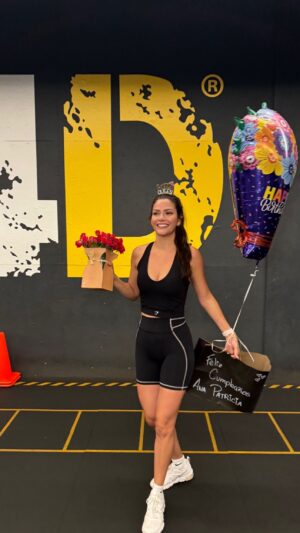 Ana Patricia Gámez Instagram - Se me fue el globo y ni cuenta me di! 😂🎈🥳🎂🎉