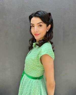 Ana Pau Castell Instagram - HOY hay estreno 🎬💚!!! Tenemos el lanzamiento de la serie ‘El Conde: Amor y Honor’ por @telemundo…mi personaje, Dolores, es una cosaaaa bárbara ¡Cuéntenme qué les parece la serie! 
.

Today is the premiere of the series @elcondelaserie on Telemundo! My character, Dolores, is the best…let me know what you think of the show! 🎞️

gracias infinitas @xcantuarias22 @karenbarroeta  @ssmester @ronalddaym 

los direcs @felipeaguilardulce @soyvaroni @gavidia.danny
