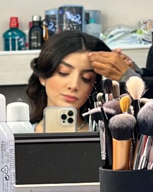 Ana Pau Castell Instagram - HOY hay estreno 🎬💚!!! Tenemos el lanzamiento de la serie ‘El Conde: Amor y Honor’ por @telemundo…mi personaje, Dolores, es una cosaaaa bárbara ¡Cuéntenme qué les parece la serie! 
.

Today is the premiere of the series @elcondelaserie on Telemundo! My character, Dolores, is the best…let me know what you think of the show! 🎞️

gracias infinitas @xcantuarias22 @karenbarroeta  @ssmester @ronalddaym 

los direcs @felipeaguilardulce @soyvaroni @gavidia.danny