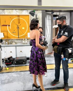 Ana Pau Castell Instagram - HOY hay estreno 🎬💚!!! Tenemos el lanzamiento de la serie ‘El Conde: Amor y Honor’ por @telemundo…mi personaje, Dolores, es una cosaaaa bárbara ¡Cuéntenme qué les parece la serie! 
.

Today is the premiere of the series @elcondelaserie on Telemundo! My character, Dolores, is the best…let me know what you think of the show! 🎞️

gracias infinitas @xcantuarias22 @karenbarroeta  @ssmester @ronalddaym 

los direcs @felipeaguilardulce @soyvaroni @gavidia.danny