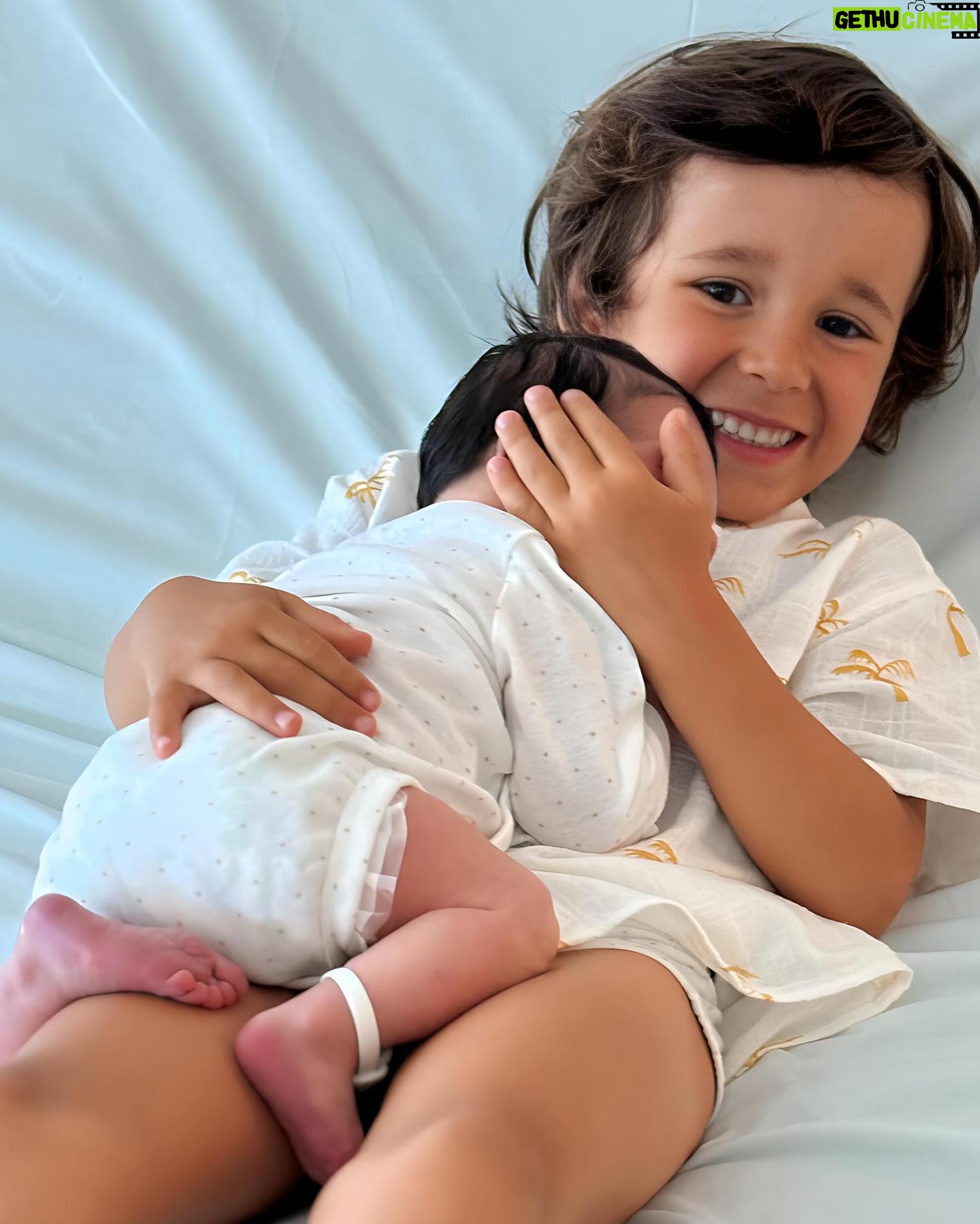 Ana Sofia Cardoso - 9.9K Likes - O Lourenço decidiu Francisca e assim ficou 🩷
Difícil não fazer a vontade a um filho tão decidido
#babylove #mybabygirl #babygirl #brotherandsister #brotherhood #brothersisterlove